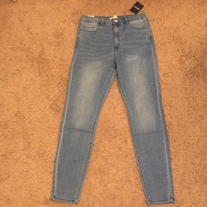 Comfy, stretchy and great fit.